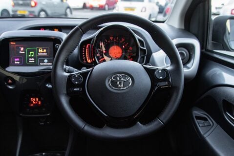 Toyota Aygo VVT-I X-CLUSIV 2 X-SHIFT 21