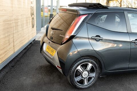 Toyota Aygo VVT-I X-CLUSIV 2 X-SHIFT 8