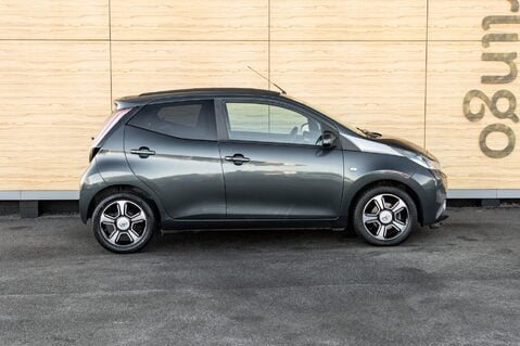 Toyota Aygo VVT-I X-CLUSIV 2 X-SHIFT 12