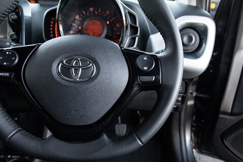 Toyota Aygo VVT-I X-CLUSIV 2 X-SHIFT 20