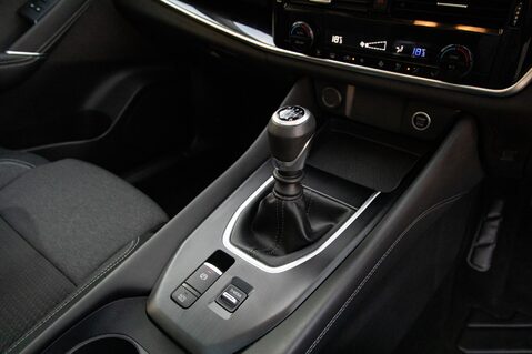 Nissan Qashqai DIG-T N-CONNECTA MHEV 34