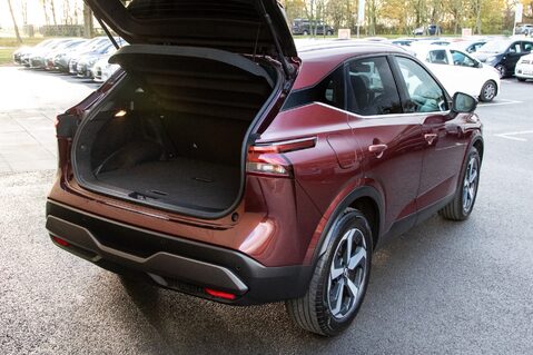 Nissan Qashqai DIG-T N-CONNECTA MHEV 38