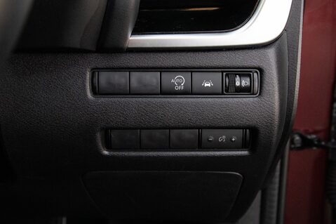 Nissan Qashqai DIG-T N-CONNECTA MHEV 16