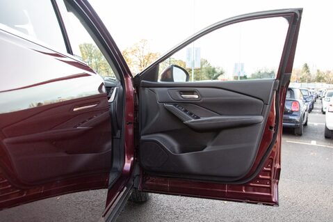 Nissan Qashqai DIG-T N-CONNECTA MHEV 14