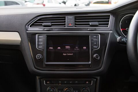 Volkswagen Tiguan SE NAV TDI BMT 4MOTION DSG 27