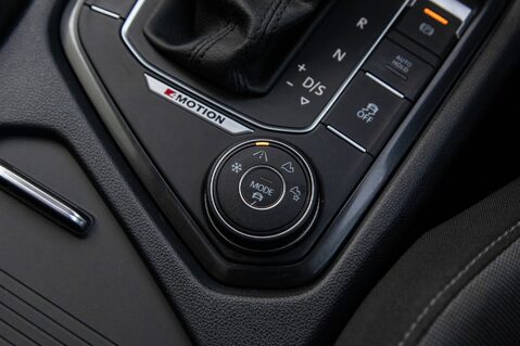 Volkswagen Tiguan SE NAV TDI BMT 4MOTION DSG 33