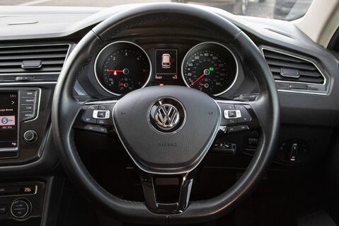 Volkswagen Tiguan SE NAV TDI BMT 4MOTION DSG 21