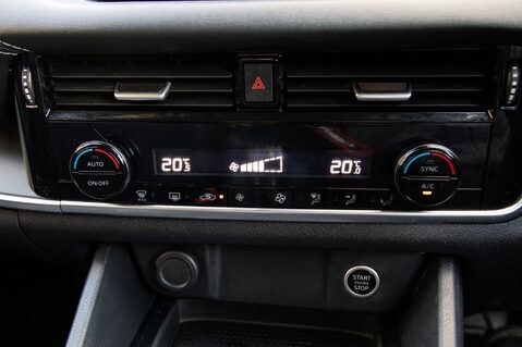 Nissan Qashqai DIG-T ACENTA PREMIUM MHEV 31