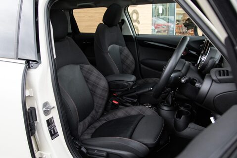 Mini Hatch COOPER SEVEN 32