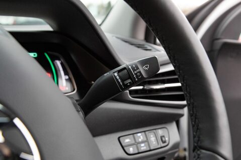 Hyundai IONIQ PREMIUM SE 18