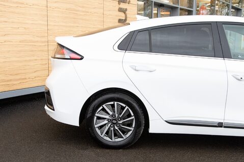 Hyundai IONIQ PREMIUM SE 7