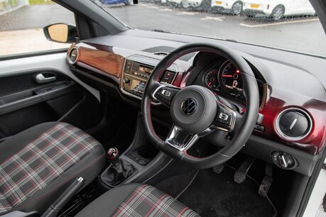 Volkswagen Up GTI
