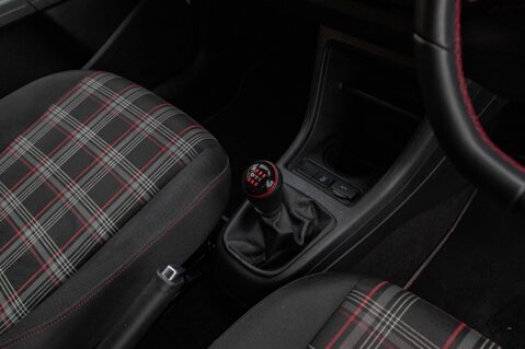 Volkswagen Up GTI 27