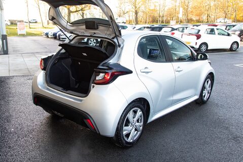 Toyota Yaris ICON FHEV 32