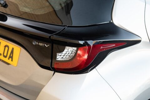 Toyota Yaris ICON FHEV 9