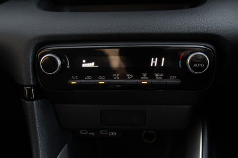 Toyota Yaris ICON FHEV 29