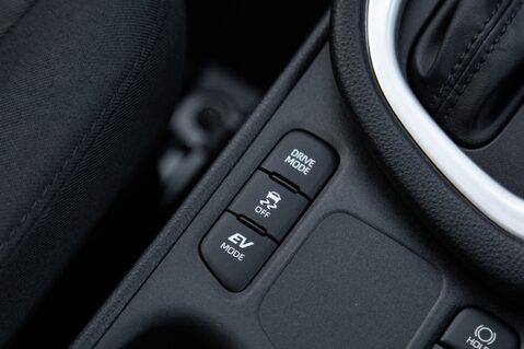 Toyota Yaris ICON FHEV 30