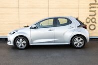 Toyota Yaris ICON FHEV 13