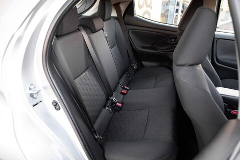 Toyota Yaris ICON FHEV 31