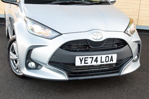Toyota Yaris ICON FHEV 10