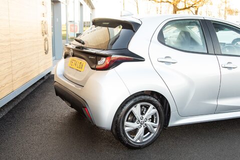 Toyota Yaris ICON FHEV 8