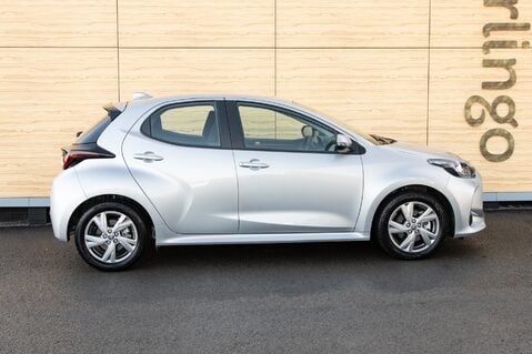 Toyota Yaris ICON FHEV 12