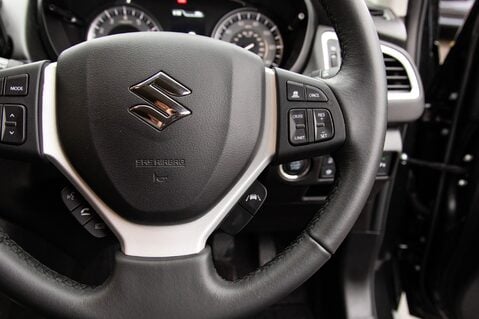 Suzuki SX4 S-Cross MOTION BOOSTERJET MHEV 20