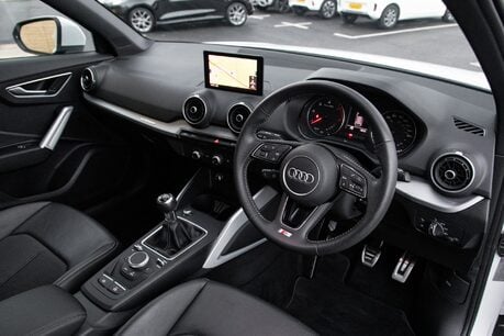 Audi Q2 TDI S LINE