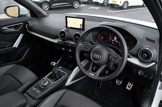 Audi Q2 TDI S LINE