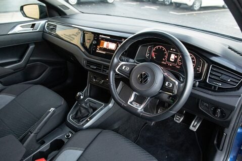 Volkswagen Polo R-LINE TSI 4