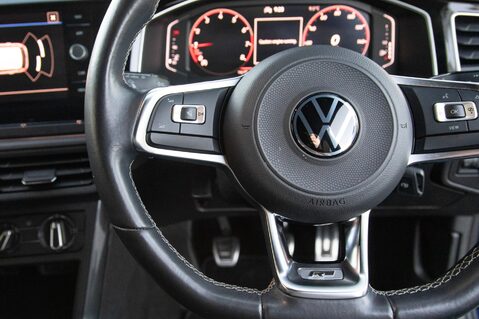 Volkswagen Polo R-LINE TSI 19