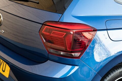 Volkswagen Polo R-LINE TSI 9