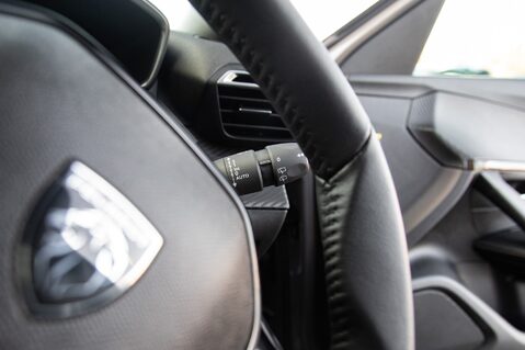 Peugeot 2008 ALLURE 18