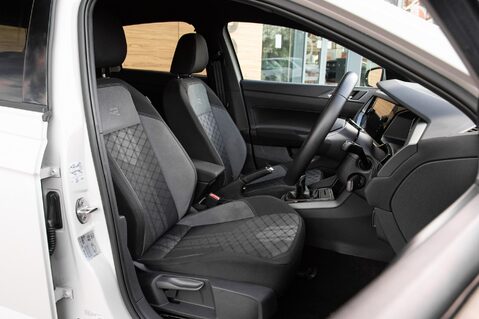 Volkswagen Polo R-LINE TSI 31