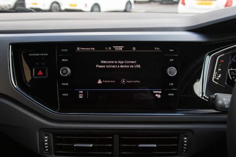 Volkswagen Polo R-LINE TSI 26