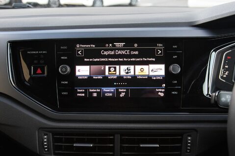 Volkswagen Polo R-LINE TSI 22