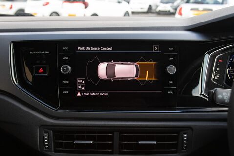 Volkswagen Polo R-LINE TSI 29