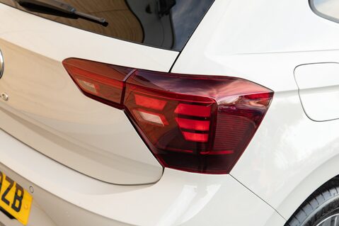 Volkswagen Polo R-LINE TSI 9