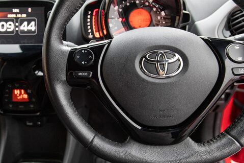 Toyota Aygo VVT-I X-TREND X-SHIFT TSS 17