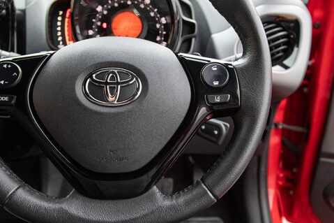 Toyota Aygo VVT-I X-TREND X-SHIFT TSS 18