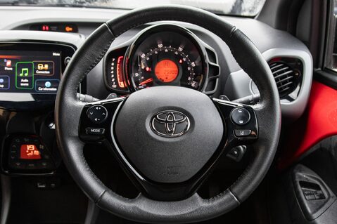 Toyota Aygo VVT-I X-TREND X-SHIFT TSS 19