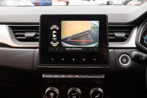 Renault Captur TECHNO E-TECH 31