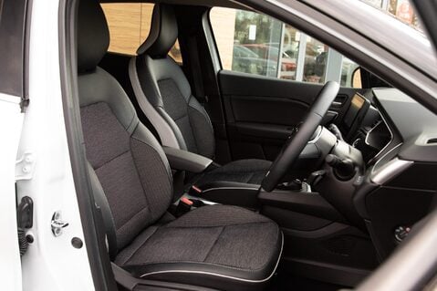 Renault Captur TECHNO E-TECH 33