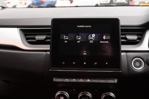 Renault Captur TECHNO E-TECH 26