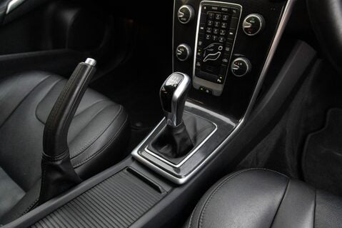 Volvo V40 T2 MOMENTUM 30