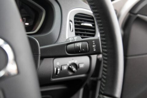 Volvo V40 T2 MOMENTUM 18