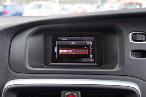 Volvo V40 T2 MOMENTUM 24