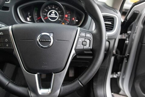 Volvo V40 T2 MOMENTUM 20