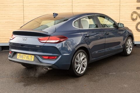 Hyundai i30 FASTBACK SE NAV 2