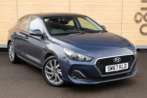 Hyundai i30 FASTBACK SE NAV 1